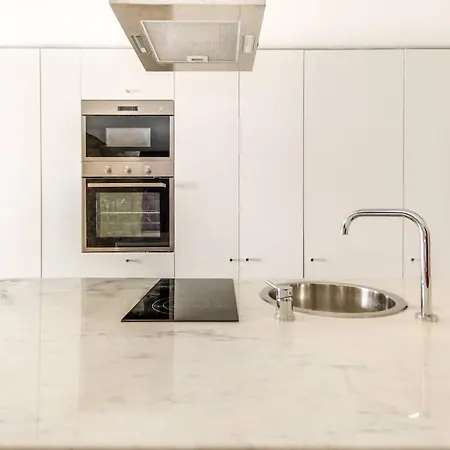 Beautiful Loft “Green Street Lisbon” In City Centre With Wi-Fi & A/C; Street Parking Available * Lisboa