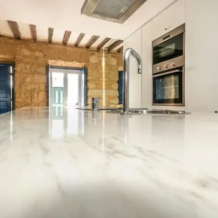 شقة Beautiful Loft “Green Street Lisbon” In City Centre With Wi-Fi & A/C; Street Parking Available