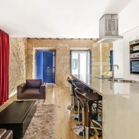 شقة Beautiful Loft “Green Street Lisbon” In City Centre With Wi-Fi & A/C; Street Parking Available *