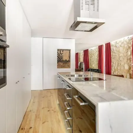 شقة Beautiful Loft “Green Street Lisbon” In City Centre With Wi-Fi & A/C; Street Parking Available Lisboa
