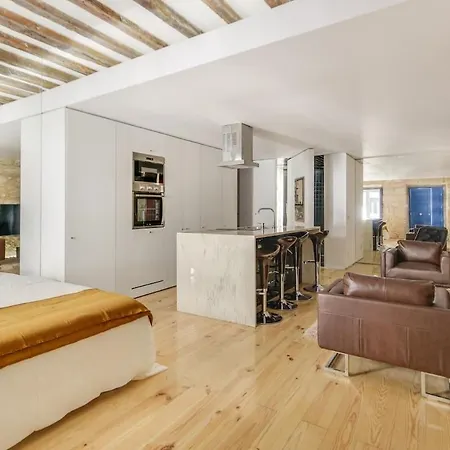 Beautiful Loft “Green Street Lisbon” In City Centre With Wi-Fi & A/C; Street Parking Available *